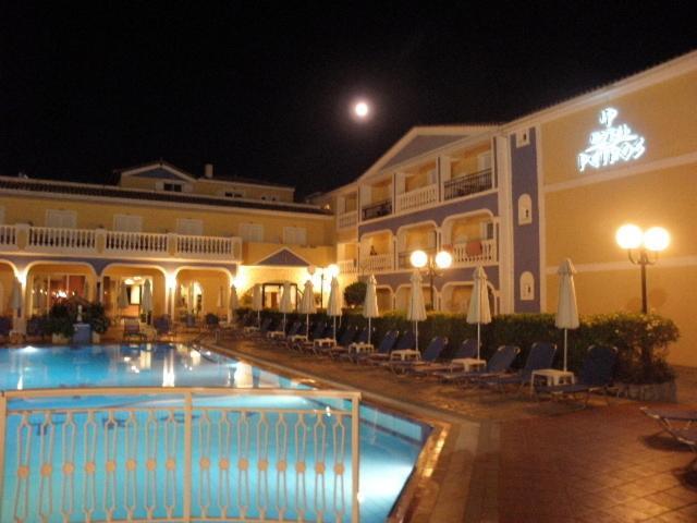 טסיליבי Hotel Petros מראה חיצוני תמונה